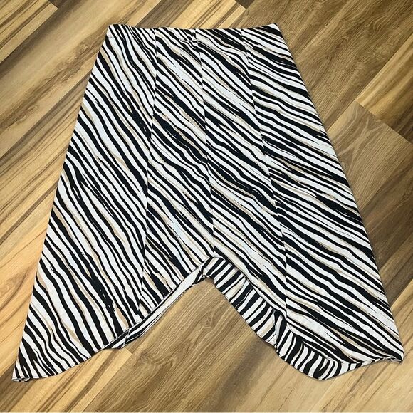 Chico’s Black Label Black And White Skirt animal print Size 16 - Picture 4 of 13